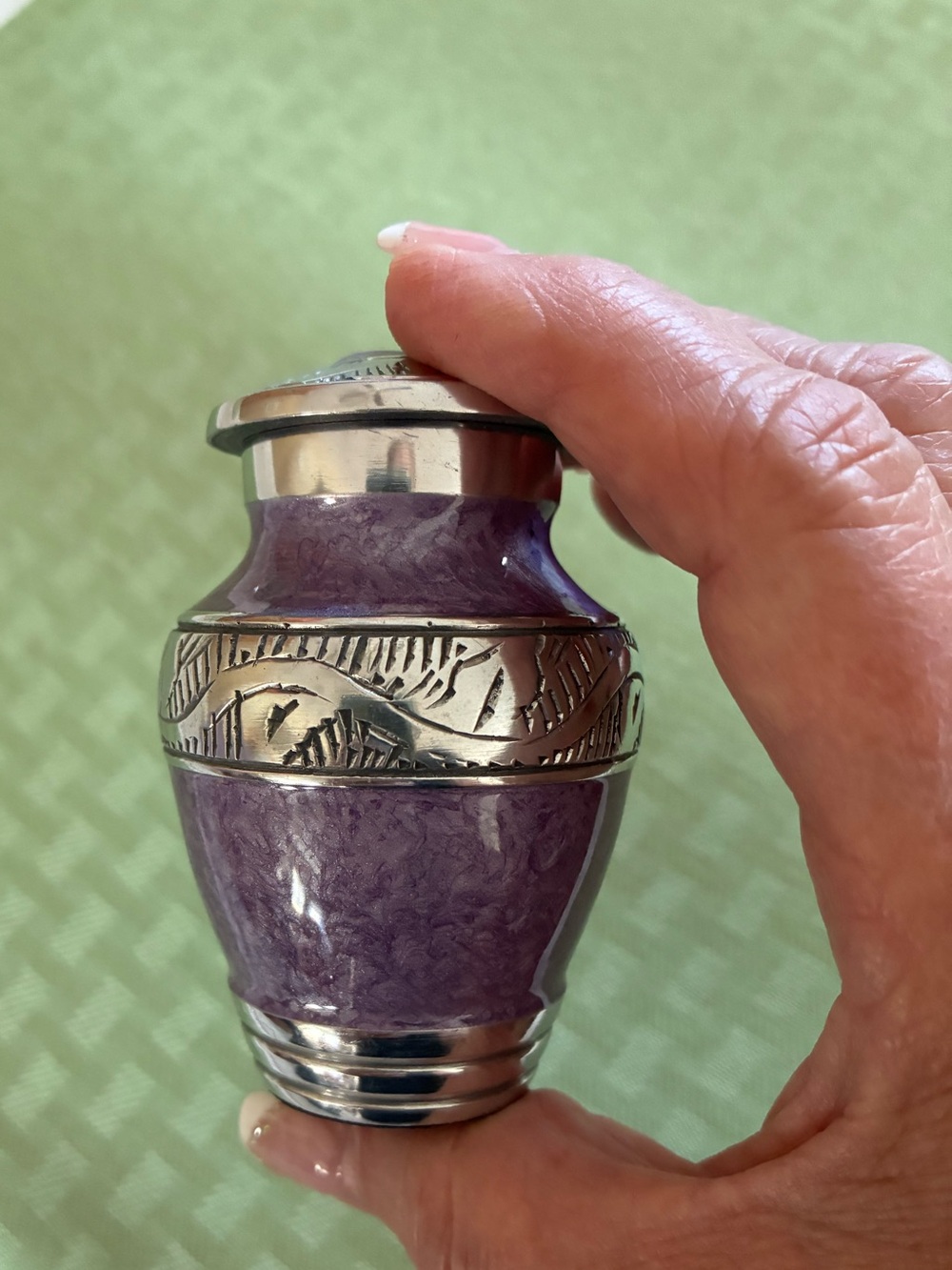 KEEPSAKE URN FOR HUMAN OR PET ASHES Brand New!